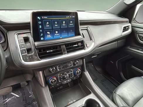 Used 2024 Chevrolet Suburban LT image 24