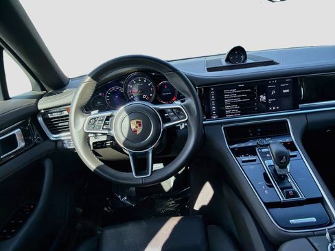 Used 2020 Porsche Panamera RWD image 21