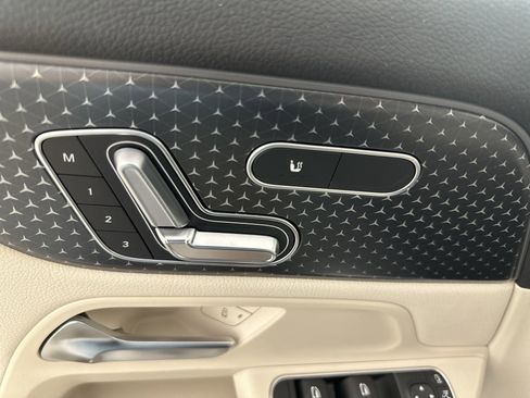 Used 2025 Mercedes-Benz GLA 250 4MATIC image 12