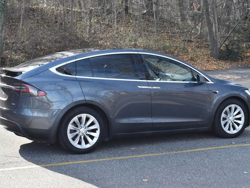 Used 2018 Tesla Model X 75D image 9