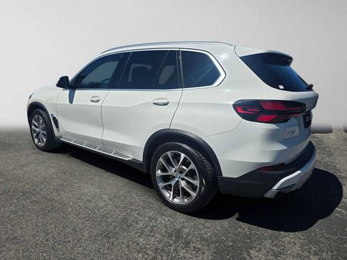 Used 2024 BMW X5 xDrive50e AWD/4WD image 3