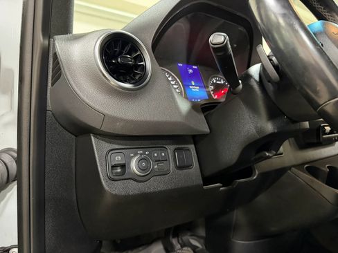 Used 2022 Mercedes-Benz Sprinter 2500 image 38