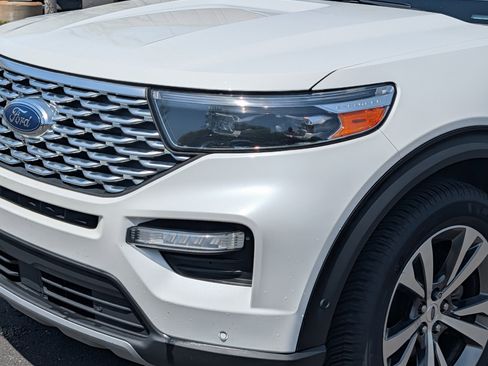 Used 2020 Ford Explorer Platinum w/ Premium Technology Package AWD/4WD image 17