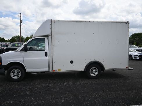 Used 2022 Chevrolet Express 3500 w/ Power Convenience Package RWD image 5