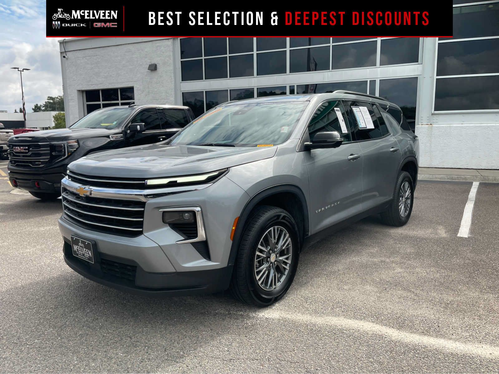 Used 2024 Chevrolet Traverse LT AWD/4WD image 1