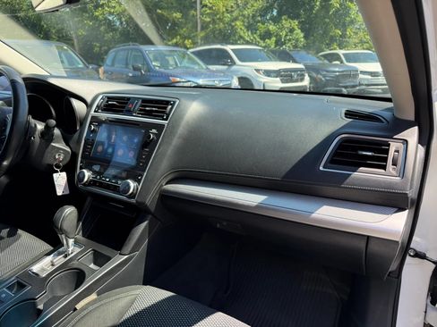 Used 2019 Subaru Outback 2.5i Premium AWD/4WD image 15