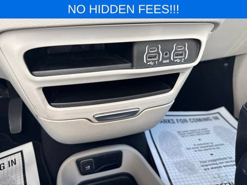 Used 2024 Chrysler Pacifica Touring-L FWD image 19