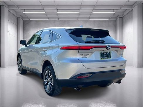 Used 2021 Toyota Venza LE image 5