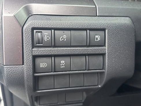 Used 2025 Toyota 4Runner SR5 AWD/4WD image 18