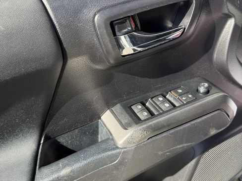 Used 2020 Toyota Tacoma TRD Sport AWD/4WD image 10
