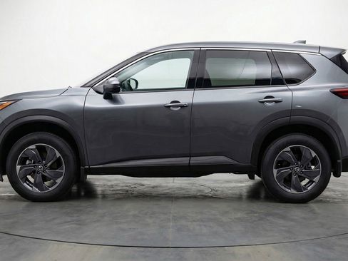 Used 2025 Nissan Rogue SV image 5