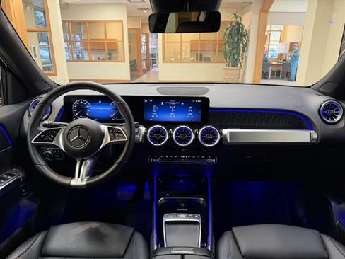 Used 2025 Mercedes-Benz GLA 250 image 11