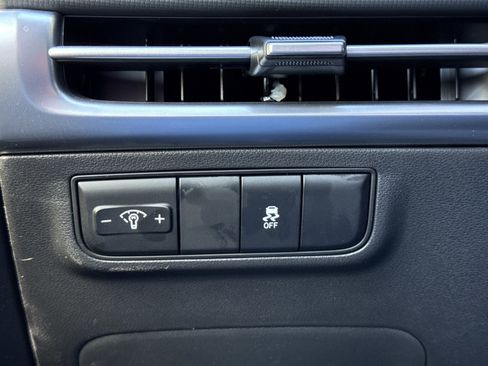 Certified 2025 Hyundai Tucson SE image 18