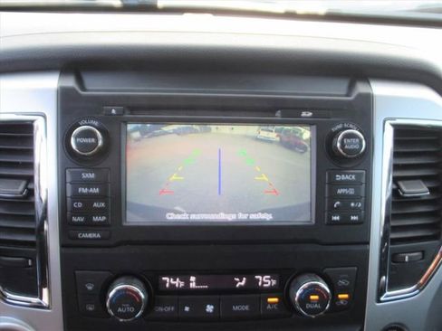 Used 2018 Nissan Titan SV w/ SV Convenience Package image 25