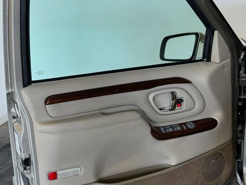 Used 2000 Cadillac Escalade Luxury image 13