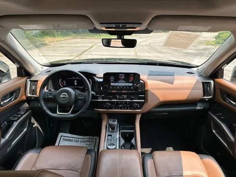 Used 2023 Nissan Pathfinder Platinum AWD/4WD image 10