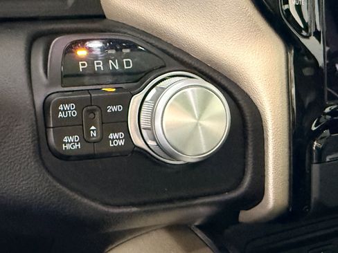 Used 2019 RAM 1500 Laramie image 17