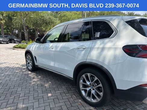 Certified 2024 BMW X5 xDrive40i w/ Premium Package AWD/4WD image 4