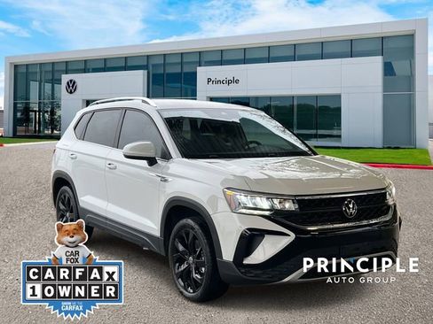 Certified 2023 Volkswagen Taos SE w/ Black Wheel Package image 3