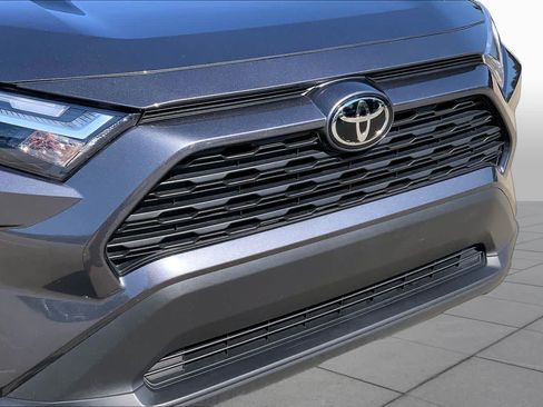 Used 2025 Toyota RAV4 XLE FWD image 31