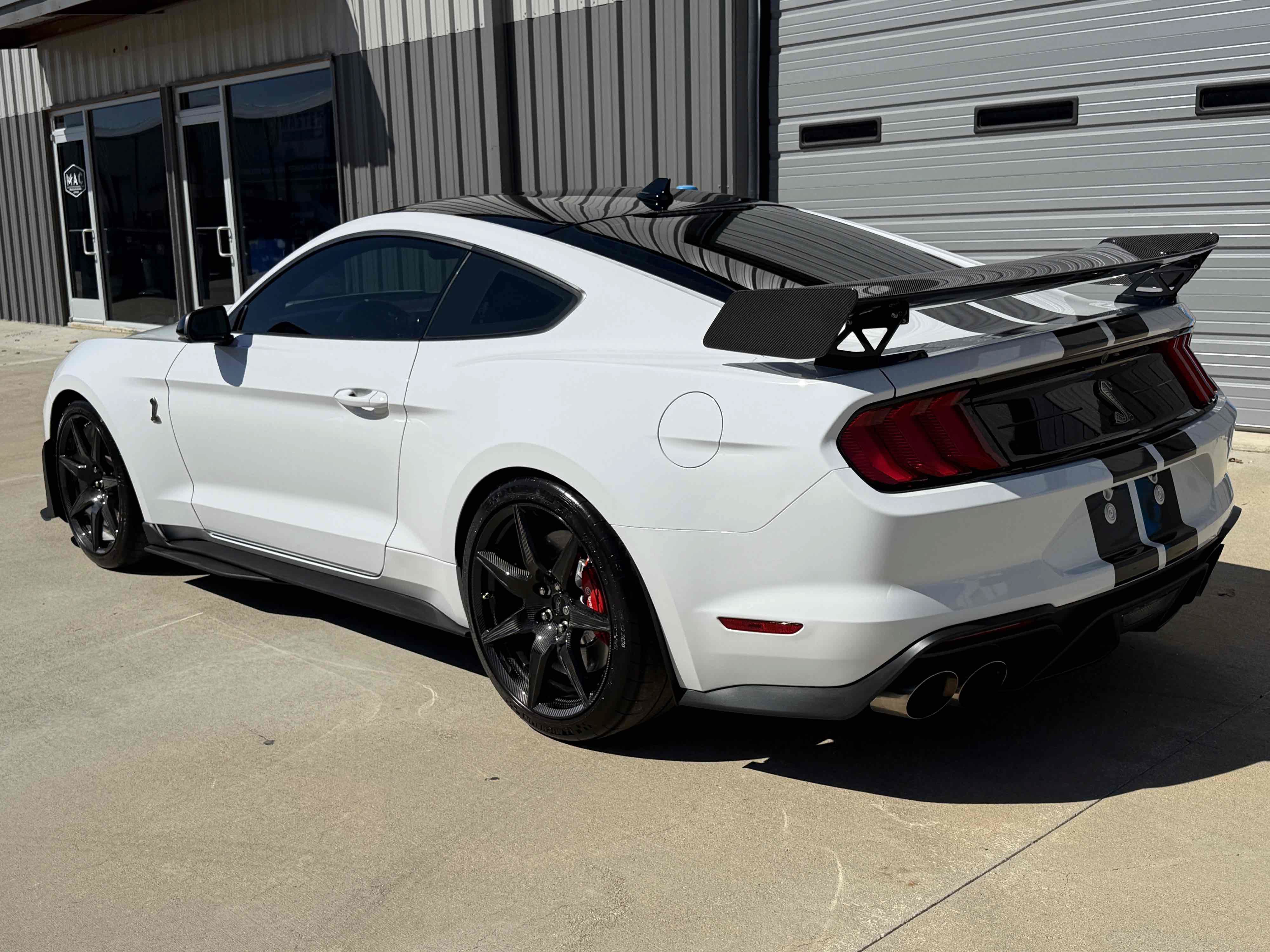 Used 2021 Ford Mustang Shelby GT500 w/ Carbon Fiber Track Pack RWD image 20