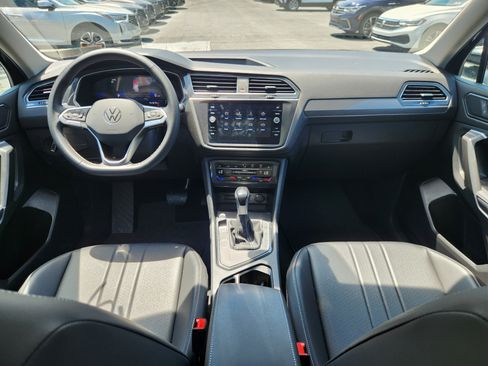 Certified 2023 Volkswagen Tiguan SE w/ Panoramic Sunroof Package FWD image 8