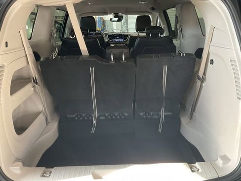 Used 2024 Chrysler Pacifica Touring-L image 21