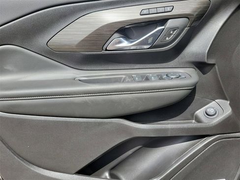 New 2024 GMC Terrain SLT w/ Infotainment Package II image 18