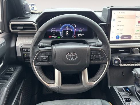 Used 2025 Toyota Tacoma Trailhunter image 12