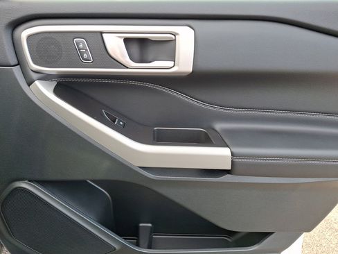 Used 2023 Ford Explorer XLT w/ Equipment Group 202A image 10