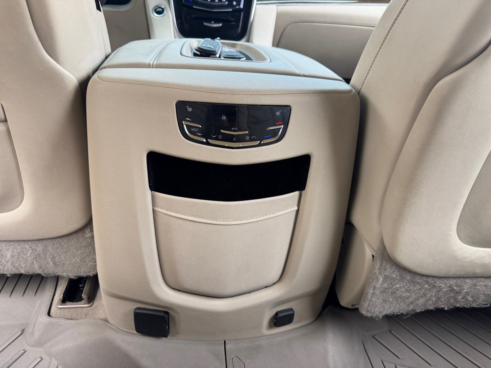 Used 2020 Cadillac Escalade ESV Luxury AWD/4WD image 33