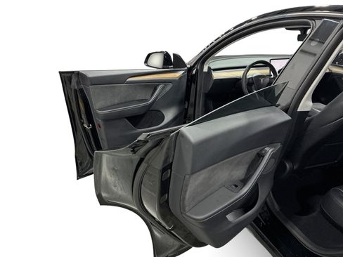 Certified 2023 Tesla Model Y Long Range AWD/4WD image 10