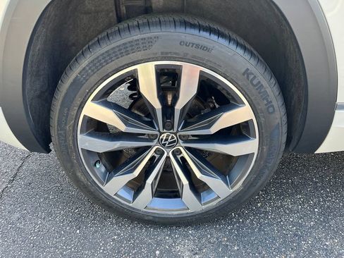 Certified 2023 Volkswagen Atlas Cross Sport SEL Premium R-Line AWD/4WD image 32