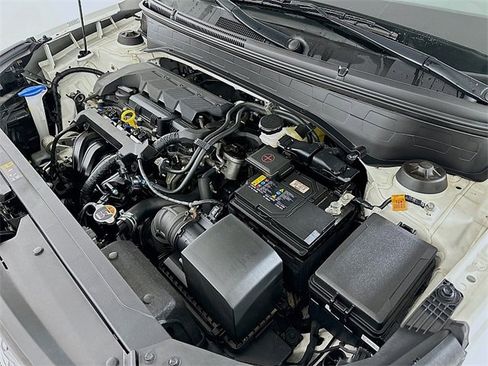 Used 2022 Hyundai Venue Limited image 28