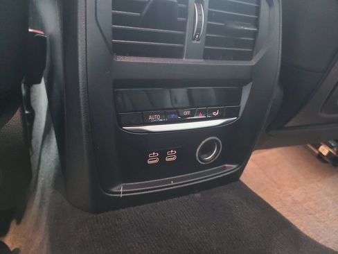 Used 2019 BMW 330i Sedan w/ M Sport Package RWD image 38