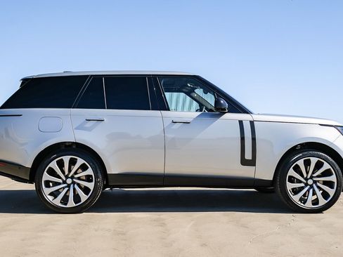 New 2025 Land Rover Range Rover SE image 4