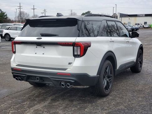 Used 2025 Ford Explorer ST AWD/4WD image 4