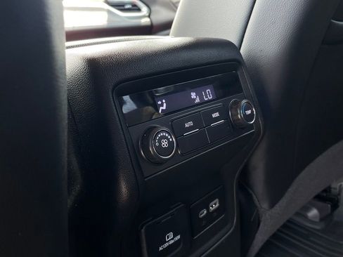 Used 2023 GMC Acadia SLT w/ Trailering Package FWD image 28