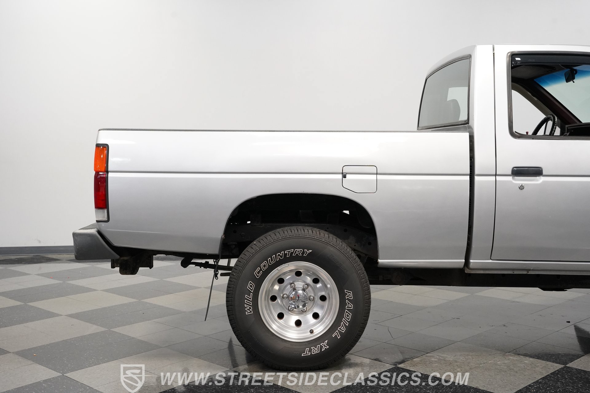 Used 1990 Nissan Pickup 4x4 Regular Cab image 30