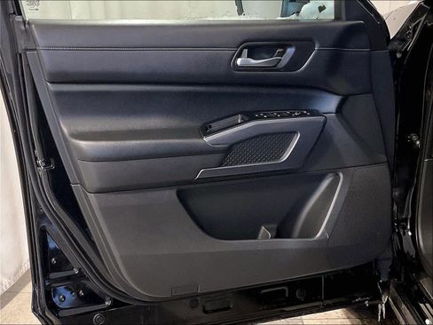 Used 2023 Nissan Pathfinder SL w/ Lighting Package (N92) image 9