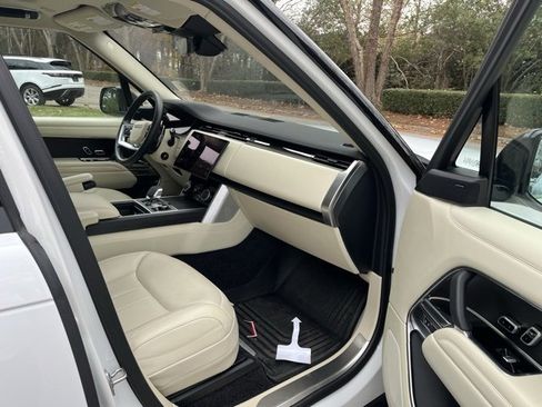Used 2023 Land Rover Range Rover SE image 10