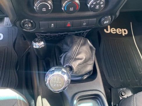 Used 2013 Jeep Wrangler Unlimited Sahara AWD/4WD image 21