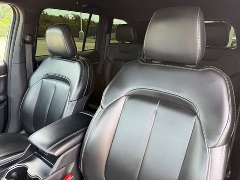 Used 2024 Jeep Grand Cherokee Limited AWD/4WD image 12