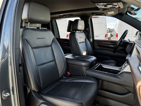 Used 2021 GMC Yukon XL Denali w/ Denali Ultimate Package image 34