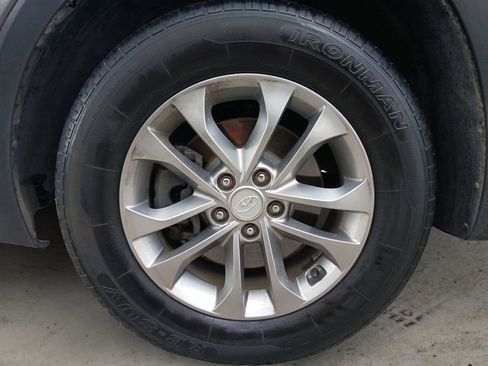 Used 2019 Hyundai Santa Fe SE image 14