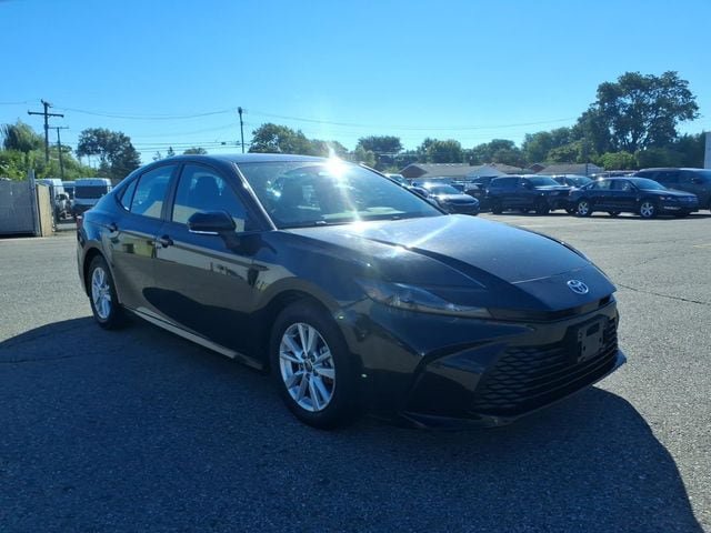Used 2025 Toyota Camry LE FWD image 3