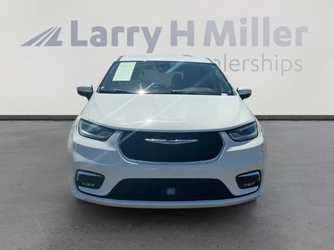 Used 2023 Chrysler Pacifica Touring-L FWD image 8