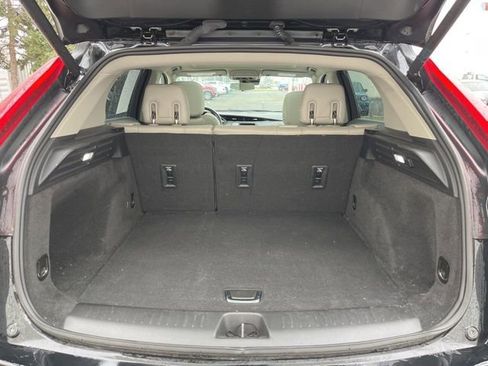 Used 2023 Cadillac XT4 Luxury w/ Cold Weather Package image 7