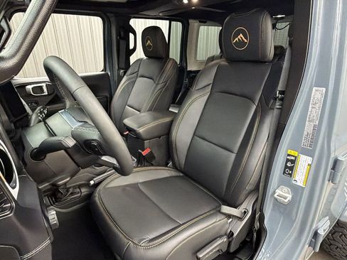 Used 2025 Jeep Wrangler Unlimited Sahara w/ Safety Group AWD/4WD image 19