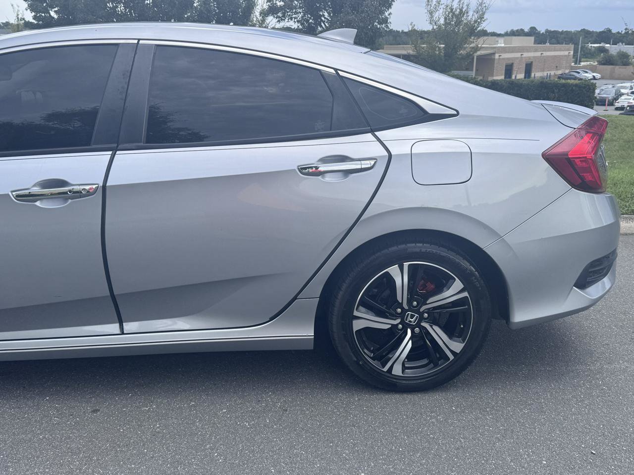 Used 2017 Honda Civic Touring image 9